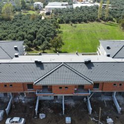 beton kiremit, baca, duvar dibi, yalitim bandi, cati penceresi, kuru mahya sistemi, aluminyum, baski citasi, nefes alan su yalitimi, buhar dengeleyici, nem bariyeri, buhar kesici, vadi dere, baca sapkasi, kuru mahya sistemi, mahya bandi, asik tasima, mahya, kenet, kenet cati, kenet çatı, cati, çatı, bursa, beton kiremit, kiremit, tamir, tadilat, degisim, insaat, inşaat, muteahhit, mimar, ev, villa, tiny house, sandvich panel, sandviç panel, shingle, şıngıl, membran, harpusta, trapez, sac, cati cikis kapagi, cati penceresi, havalandirma bacasi, pvc, prusa cati, prusa cati sistemleri, vadi dere, mail dere, cati aksesuarlari, kiremit cati, prusa çatı, ahap konstruksiyon, ahsap cati, celik konstruksiyon, celik cati, kenet cati, kenet sistem, kenet kaplama